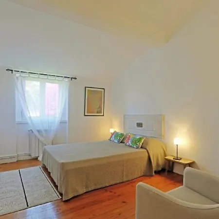 Lägenhet Spacious Orta Terrace